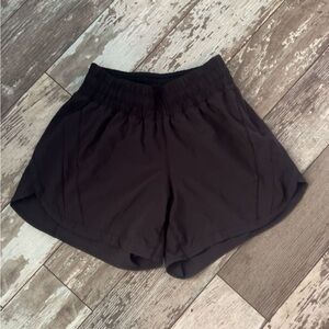 lululemon track that 5” inseam women’s shorts size 6